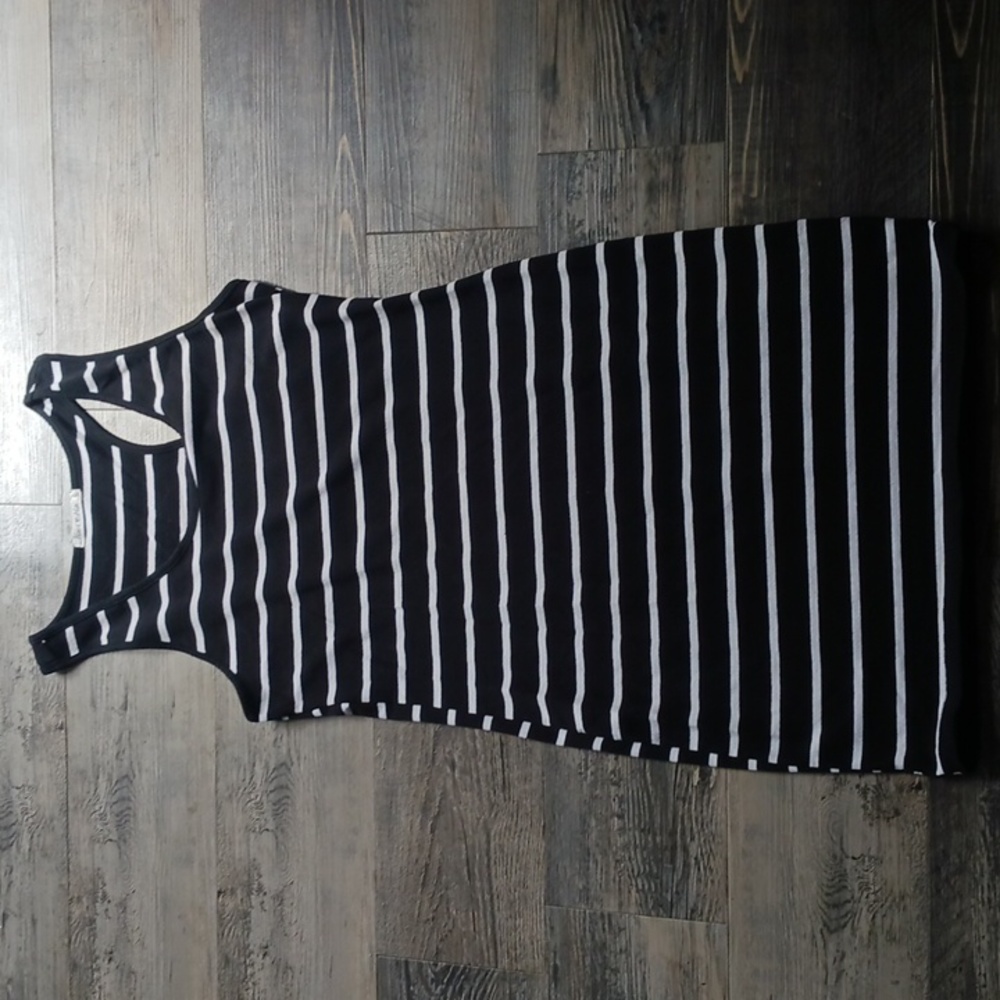Blk and white top